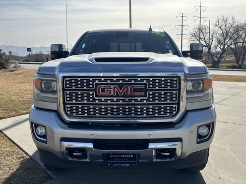Used 2019 GMC Sierra 3500 Denali w/ Duramax Plus Package image 5