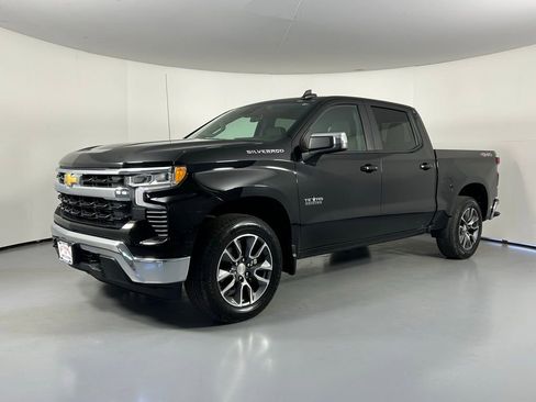 Used 2024 Chevrolet Silverado 1500 LT w/ Leather Package AWD/4WD image 3