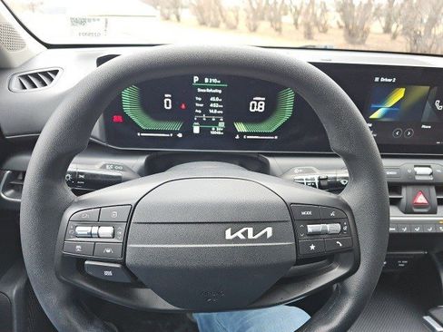 Used 2025 Kia K4 LXS image 22