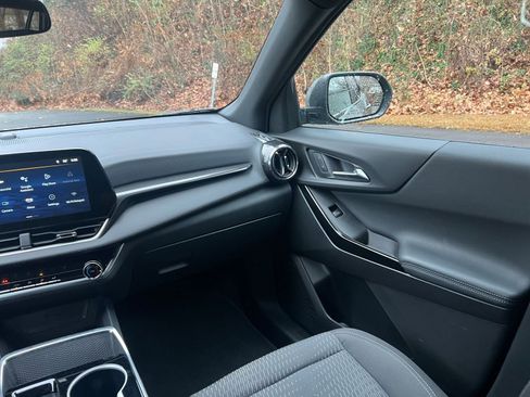 Used 2025 Chevrolet Equinox LT image 30