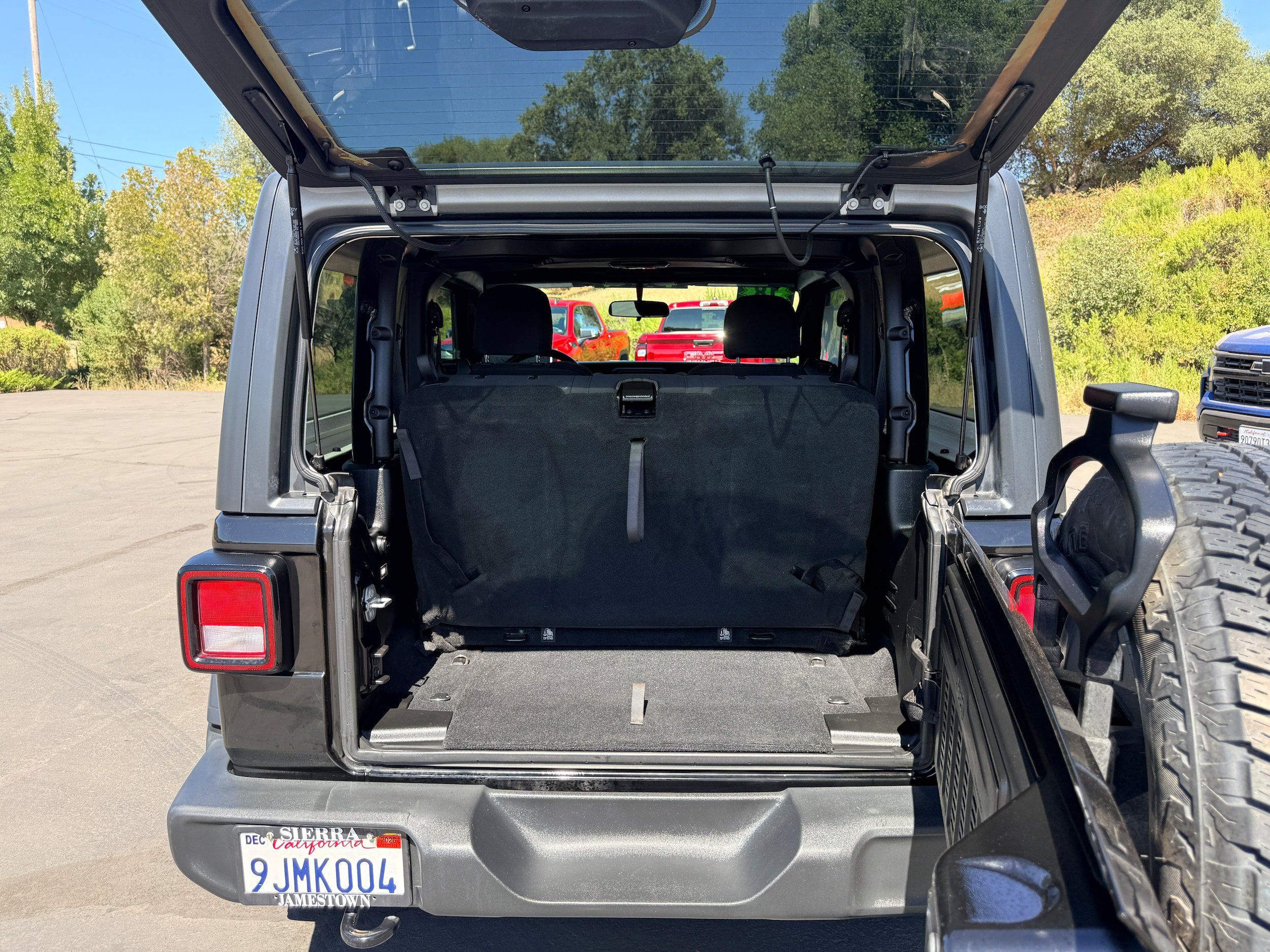 Used 2018 Jeep Wrangler Sport AWD/4WD image 9