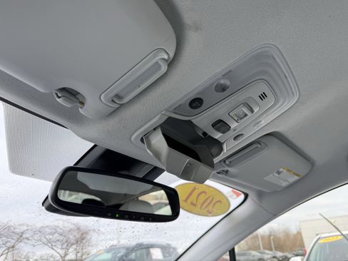 Certified 2022 Toyota Prius XLE image 28