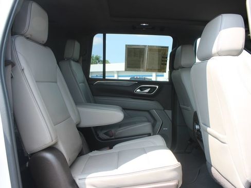 Used 2022 GMC Yukon XL SLT w/ SLT Premium Package RWD image 38