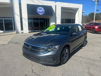 Used 2024 Volkswagen Jetta SE video 1