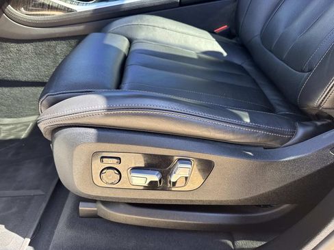 Used 2022 BMW X7 xDrive40i w/ M Sport Package image 21