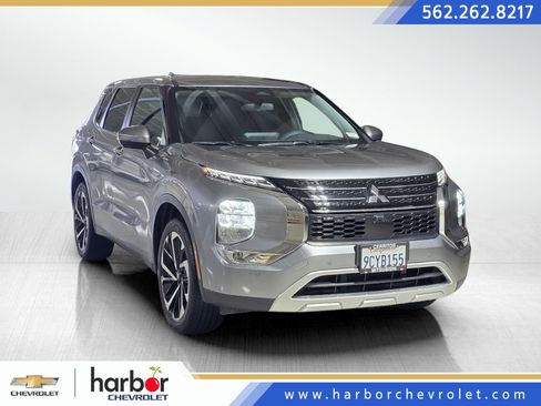 Used 2022 Mitsubishi Outlander SE image 1