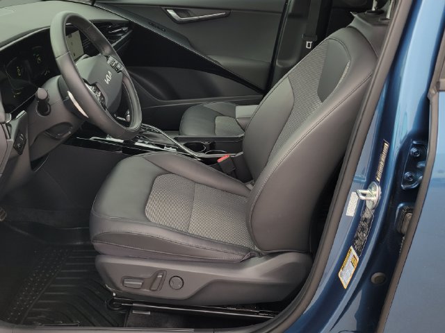 Used 2023 Kia Niro EX Touring FWD image 9