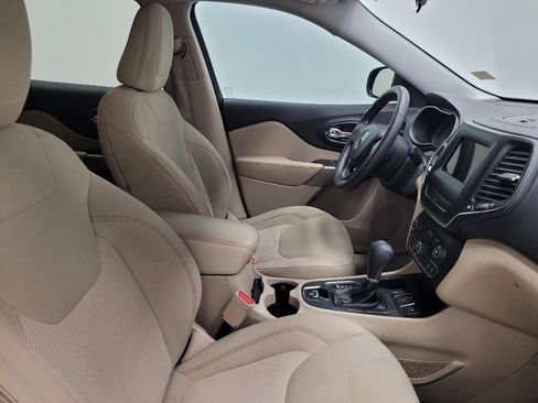 Used 2019 Jeep Cherokee Latitude w/ Popular Appearance Group image 21