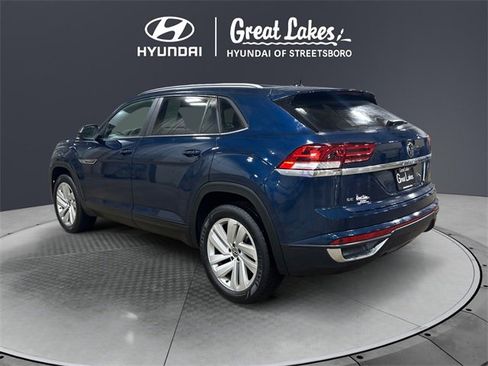 Used 2021 Volkswagen Atlas Cross Sport SE image 3