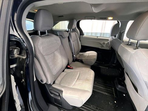 Used 2022 Toyota Sienna LE image 25