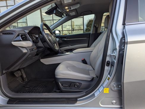 Used 2023 Toyota Camry XLE image 12