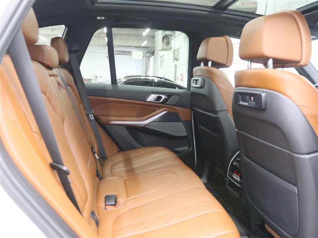 Used 2022 BMW X5 M50i w/ Climate Comfort Package AWD/4WD image 22
