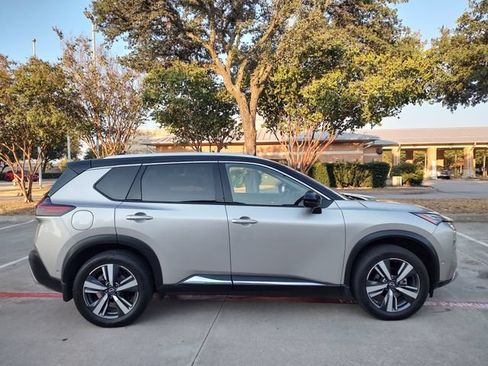 Used 2023 Nissan Rogue Platinum FWD image 2