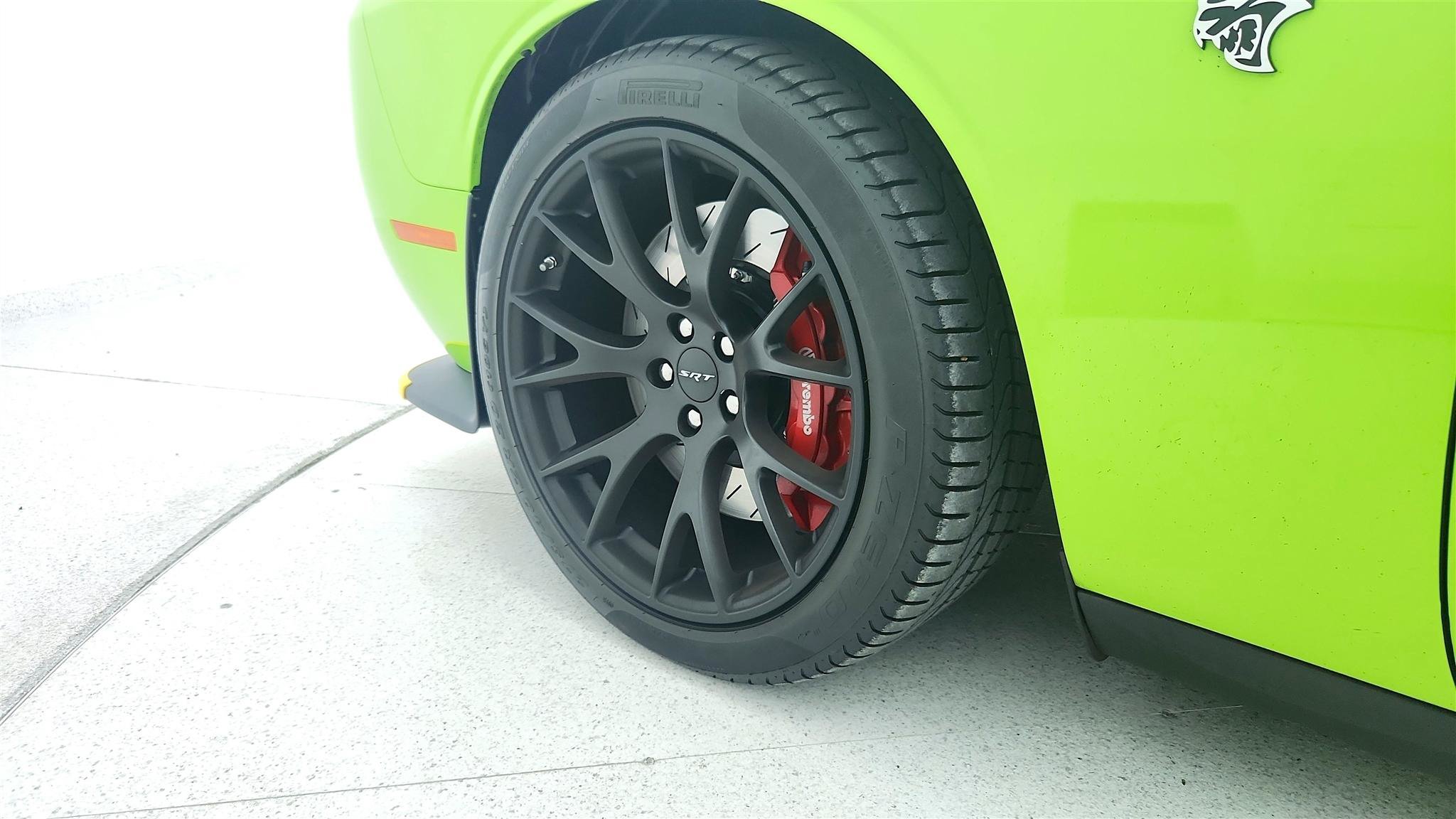 Used 2015 Dodge Challenger SRT Hellcat RWD image 12