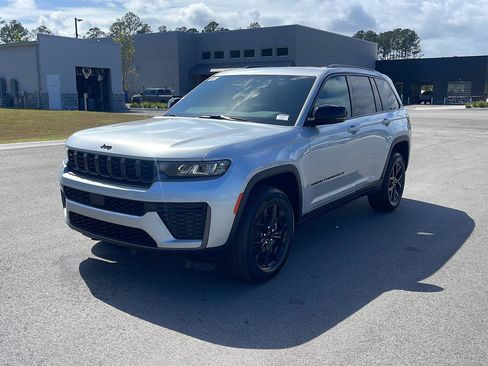 New 2026 Jeep Grand Cherokee Altitude AWD/4WD image 3