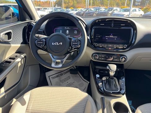 Used 2025 Kia Soul EX image 12