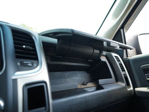 Used 2015 RAM 1500 Classic SLT RWD image 27