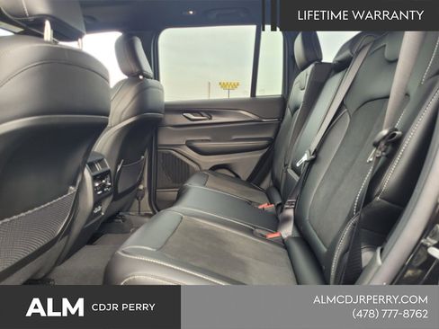 New 2025 Jeep Grand Cherokee Altitude image 7