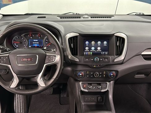 Used 2024 GMC Terrain SLE w/ Driver Convenience Package image 9