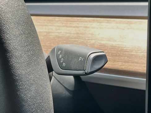 Used 2024 Tesla Model Y Long Range RWD image 17