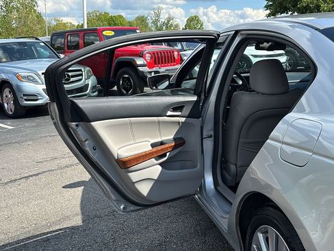 Used 2011 Honda Accord EX-L image 27