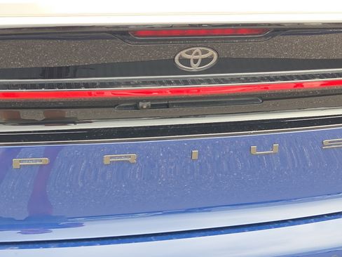 Certified 2025 Toyota Prius LE FWD image 10