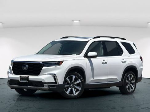 Used 2025 Honda Pilot Elite image 2