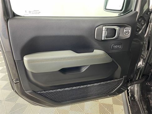 Certified 2025 Jeep Gladiator Mojave image 15