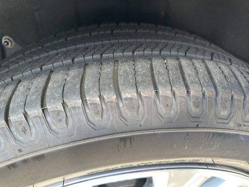 Used 2023 Toyota Highlander Limited image 12