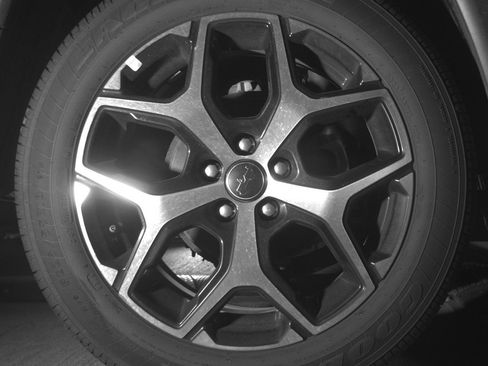 Used 2025 Jeep Compass Limited image 14