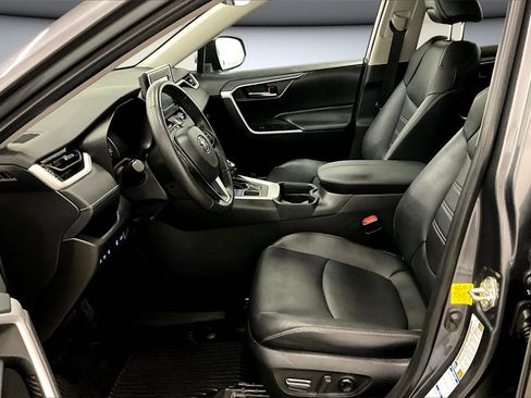 Used 2021 Toyota RAV4 XLE Premium image 21