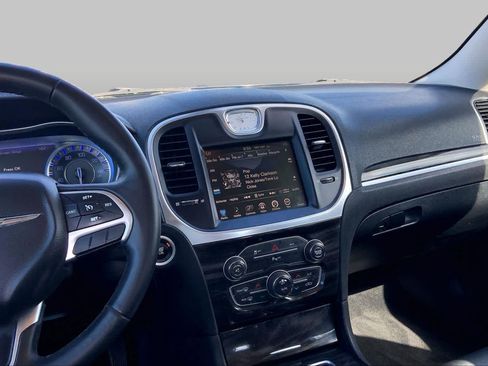 Used 2016 Chrysler 300 Limited RWD image 7