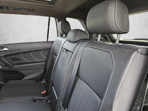 Used 2023 Volkswagen Tiguan SE R-Line image 22