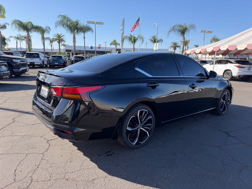 Used 2024 Nissan Altima 2.5 SR w/ SR Premium Package FWD image 4