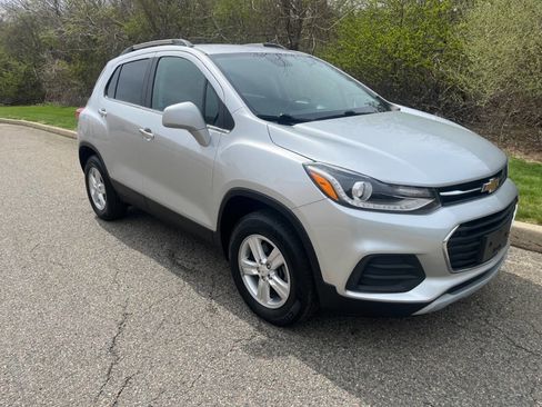 Used 2018 Chevrolet Trax LT w/ LT Convenience Package AWD/4WD image 5