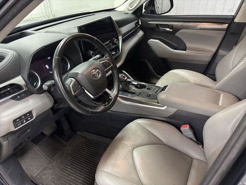 Used 2021 Toyota Highlander Platinum AWD/4WD image 8