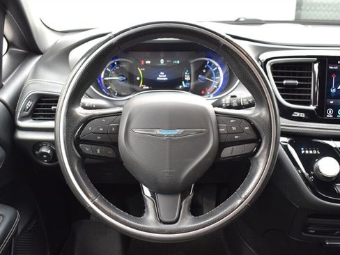 Used 2020 Chrysler Pacifica Limited w/ S Appearance Package FWD image 14