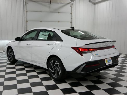 New 2025 Hyundai Elantra Sport image 3
