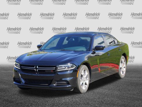 Used 2017 Dodge Charger SE AWD/4WD image 5