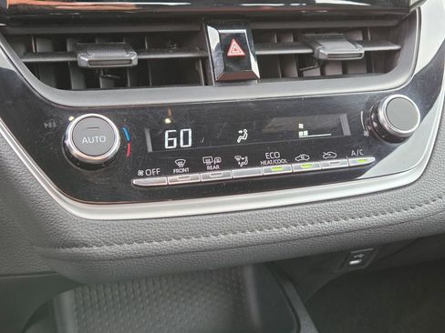Used 2025 Toyota Corolla SE FWD image 31
