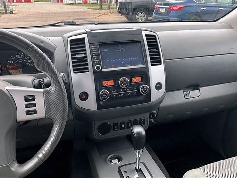 Used 2021 Nissan Frontier SV RWD image 6