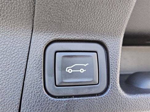 Certified 2023 GMC Acadia SLE w/ Driver Convenience Package image 12