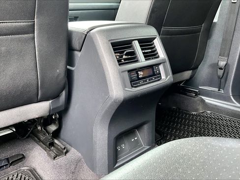 Used 2023 Volkswagen Atlas SEL AWD/4WD image 36