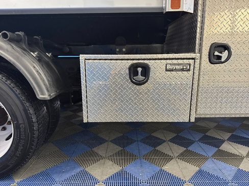 Certified 2023 Ford F550 4x4 Regular Cab Super Duty image 36