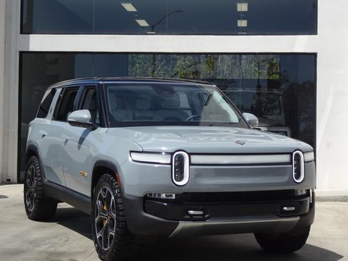 Used 2024 Rivian R1S Adventure AWD/4WD image 8