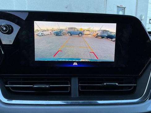 Used 2025 Chevrolet Trax LT image 30