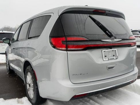 New 2026 Chrysler Pacifica Select image 7