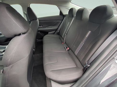 Used 2022 Hyundai Elantra SEL FWD image 9