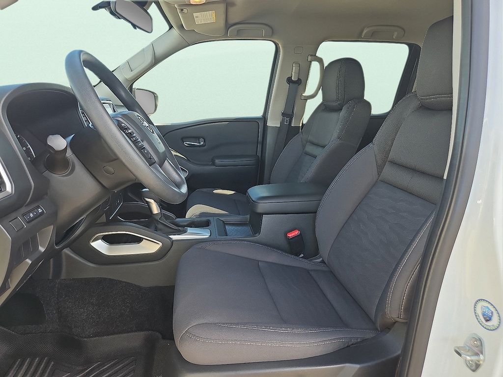 Used 2024 Nissan Frontier SV w/ Tow Package RWD image 13