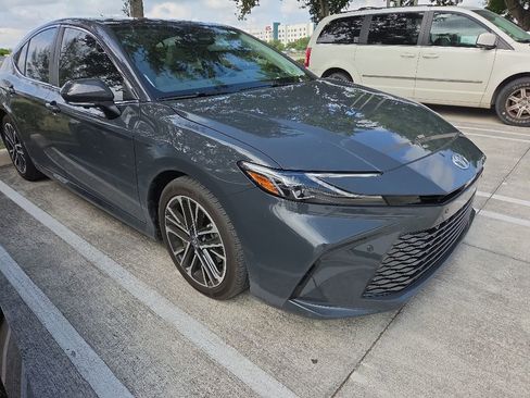 Used 2025 Toyota Camry XLE w/ Premium Plus Package FWD image 1